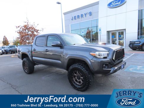 Used 2021 Toyota Tacoma TRD Sport image 1