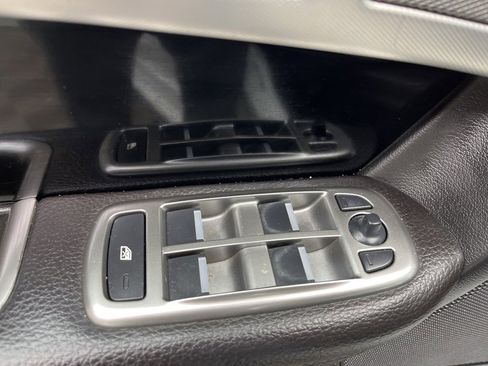 Used 2015 Jaguar XF Sport image 8