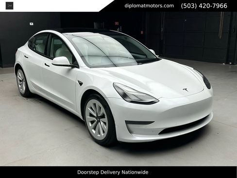 Used 2021 Tesla Model 3 Standard Range Plus image 9