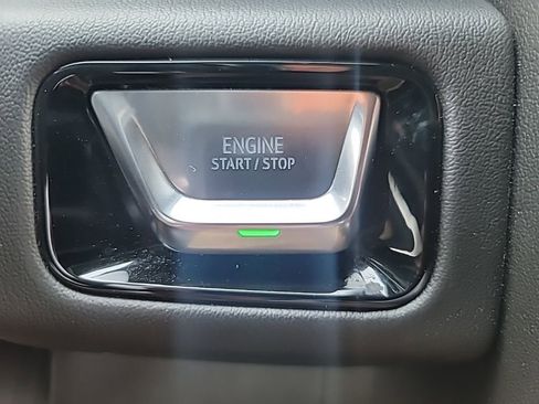 Certified 2025 GMC Yukon Denali RWD image 32