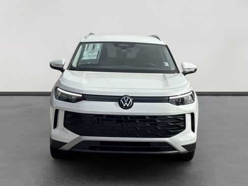 New 2026 Volkswagen Tiguan SE FWD image 2