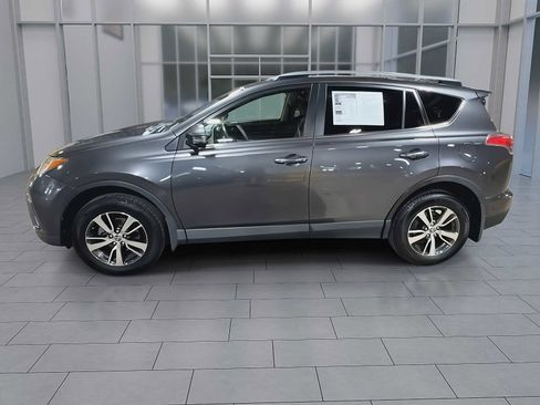 Used 2017 Toyota RAV4 XLE AWD/4WD image 5