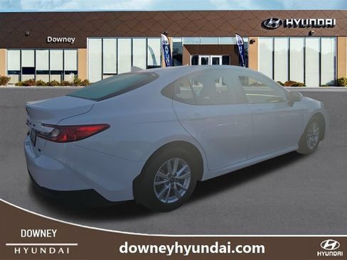 Used 2025 Toyota Camry LE FWD image 5