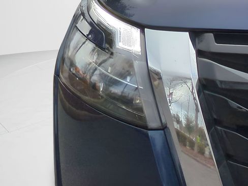 Used 2025 Nissan Pathfinder SV FWD image 25