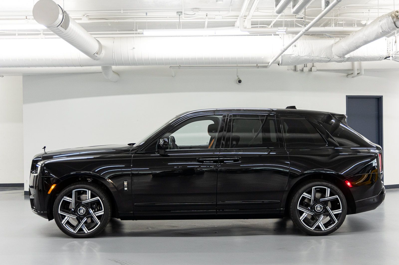 New 2027 Rolls-Royce Cullinan Black Badge AWD/4WD image 3