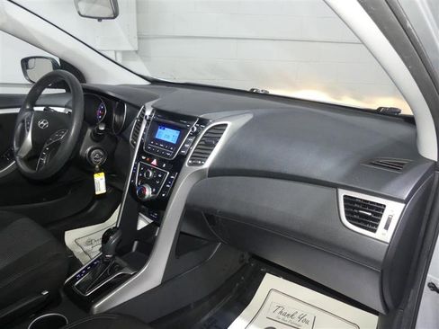 Used 2016 Hyundai Elantra GT FWD image 22