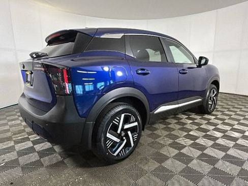 Used 2025 Nissan Kicks SV FWD image 3