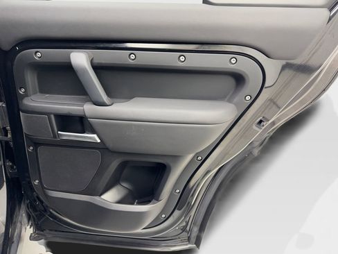 Used 2025 Land Rover Defender 110 S image 40