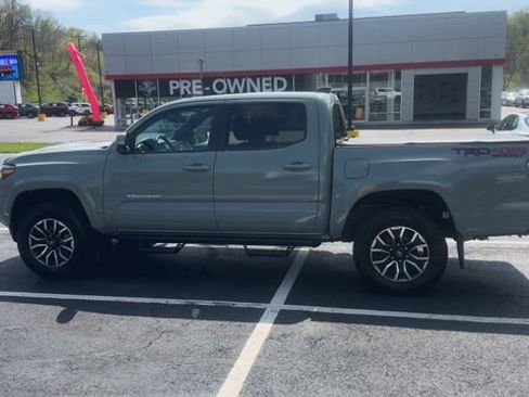 Certified 2023 Toyota Tacoma TRD Sport w/ Technology Package AWD/4WD image 5