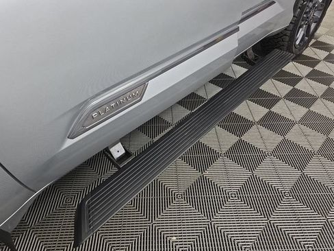 Used 2025 Toyota Sequoia Platinum image 9