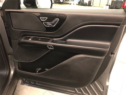 Used 2023 Lincoln Aviator AWD w/ Premium Package image 37