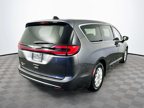 Certified 2023 Chrysler Pacifica Touring-L FWD image 11