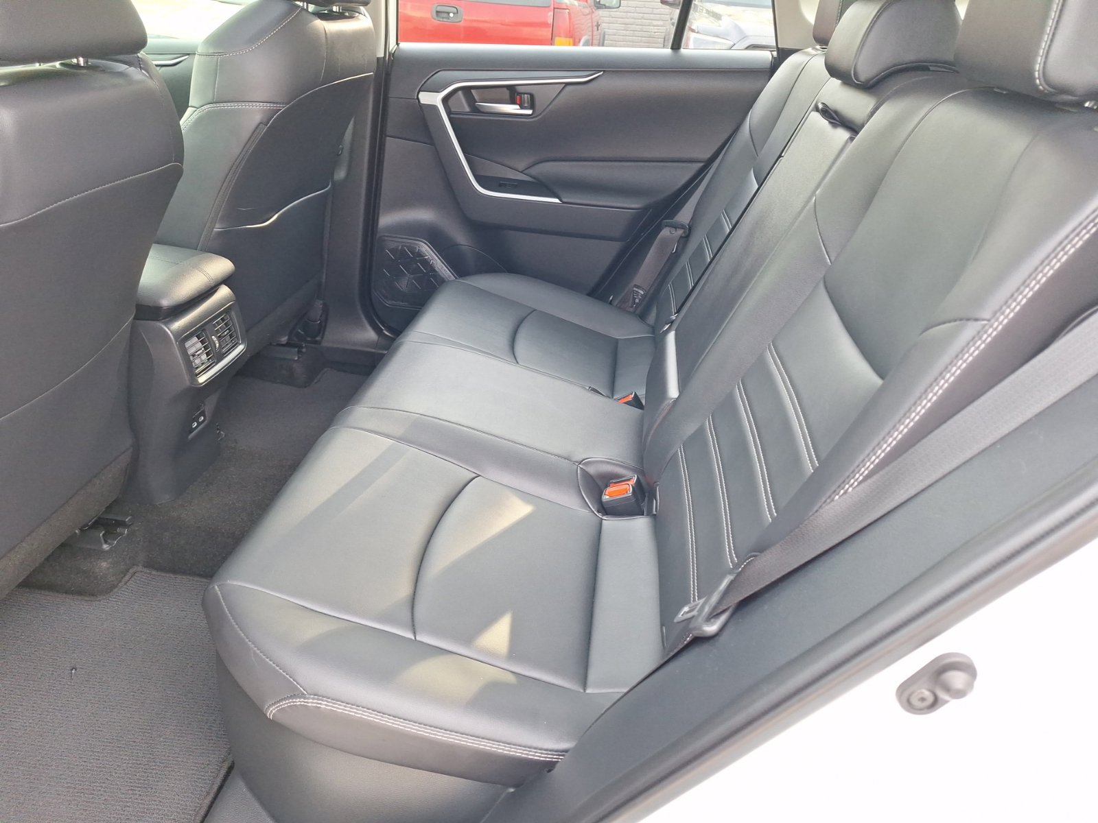Used 2025 Toyota RAV4 XLE Premium w/ Weather Package AWD/4WD image 31