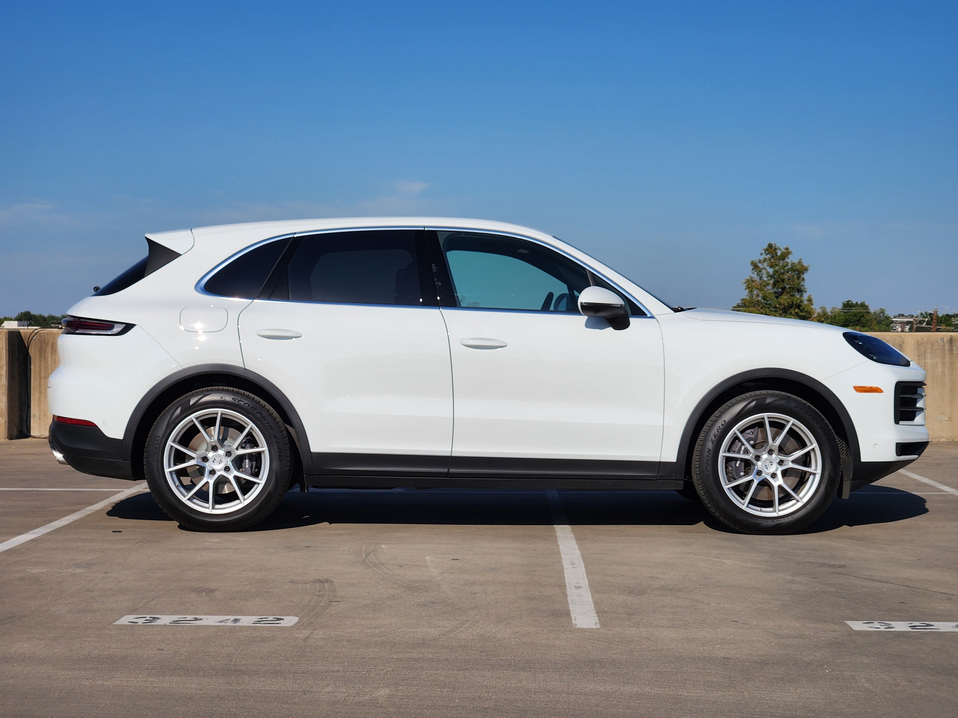 Certified 2026 Porsche Cayenne AWD/4WD image 9