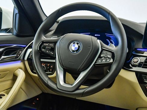 Certified 2023 BMW 530e w/ Convenience Package image 14