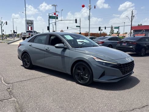 Used 2022 Hyundai Elantra SEL FWD image 41