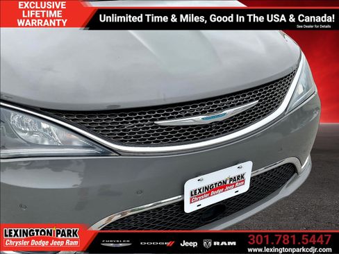 Used 2020 Chrysler Pacifica Limited FWD image 32