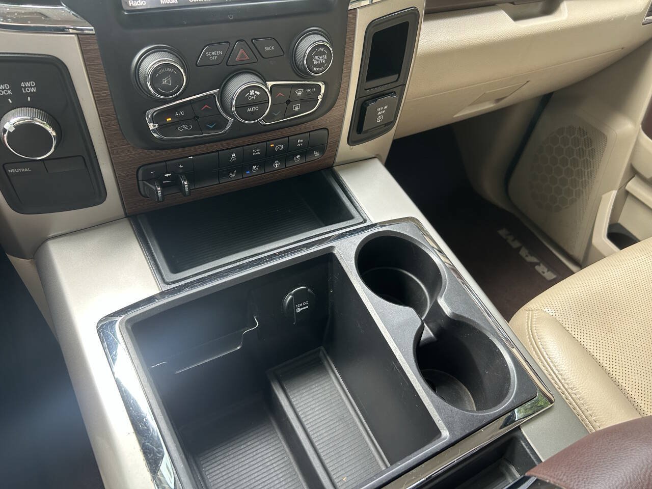 Used 2015 RAM 2500 Laramie w/ Convenience Group AWD/4WD image 26