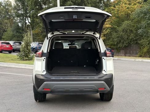Used 2023 Nissan Rogue SV w/ SV Premium Package FWD image 14