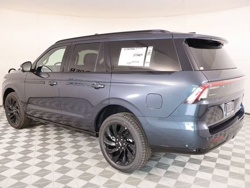 New 2025 Lincoln Navigator Reserve w/ Jet Appearance Package AWD/4WD image 25