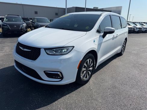 Used 2023 Chrysler Pacifica Touring-L FWD image 35