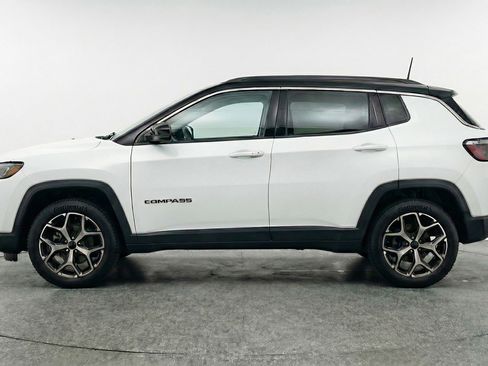 Used 2025 Jeep Compass Limited image 5