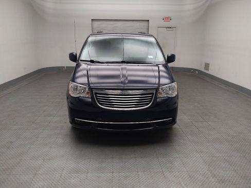 Used 2015 Chrysler Town & Country Touring FWD image 14
