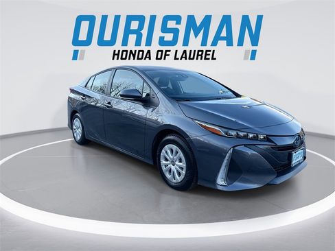 Used 2021 Toyota Prius Prime LE image 2