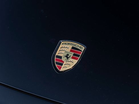 Certified 2025 Porsche Macan Electric image 17