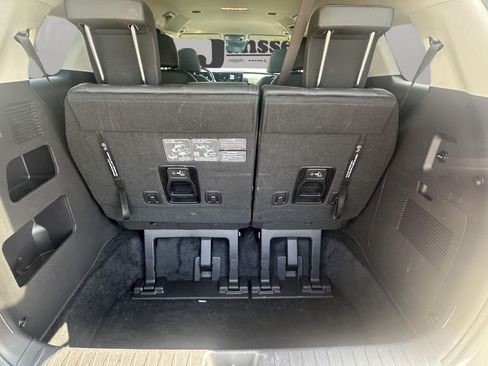 Used 2026 Kia Carnival FWD image 36