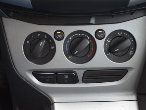 Used 2012 Ford Focus SE FWD image 23