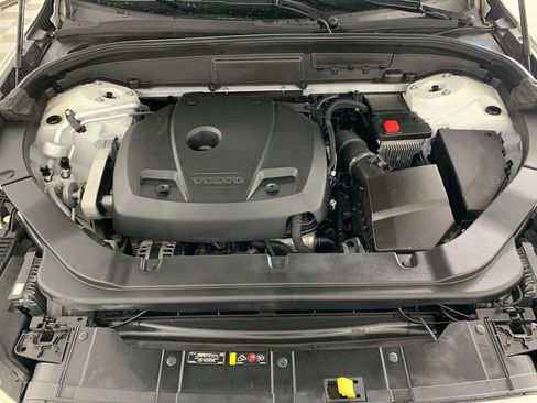 Used 2019 Volvo XC60 T5 Momentum w/ Premium Package image 10