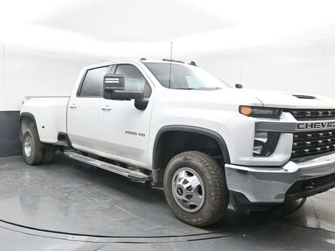 Used 2023 Chevrolet Silverado 3500 LT AWD/4WD image 2