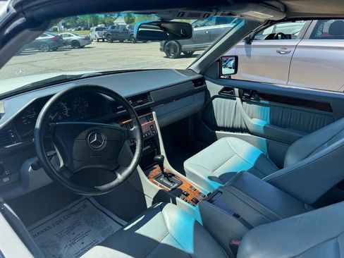 Used 1995 Mercedes-Benz E 320 Convertible image 4