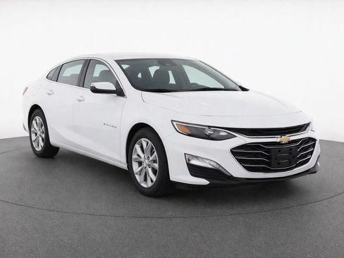 Used 2025 Chevrolet Malibu LT FWD image 2