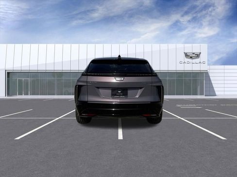 Used 2025 Cadillac Lyriq Luxury w/ LPO, Floor Liner Package AWD/4WD image 11