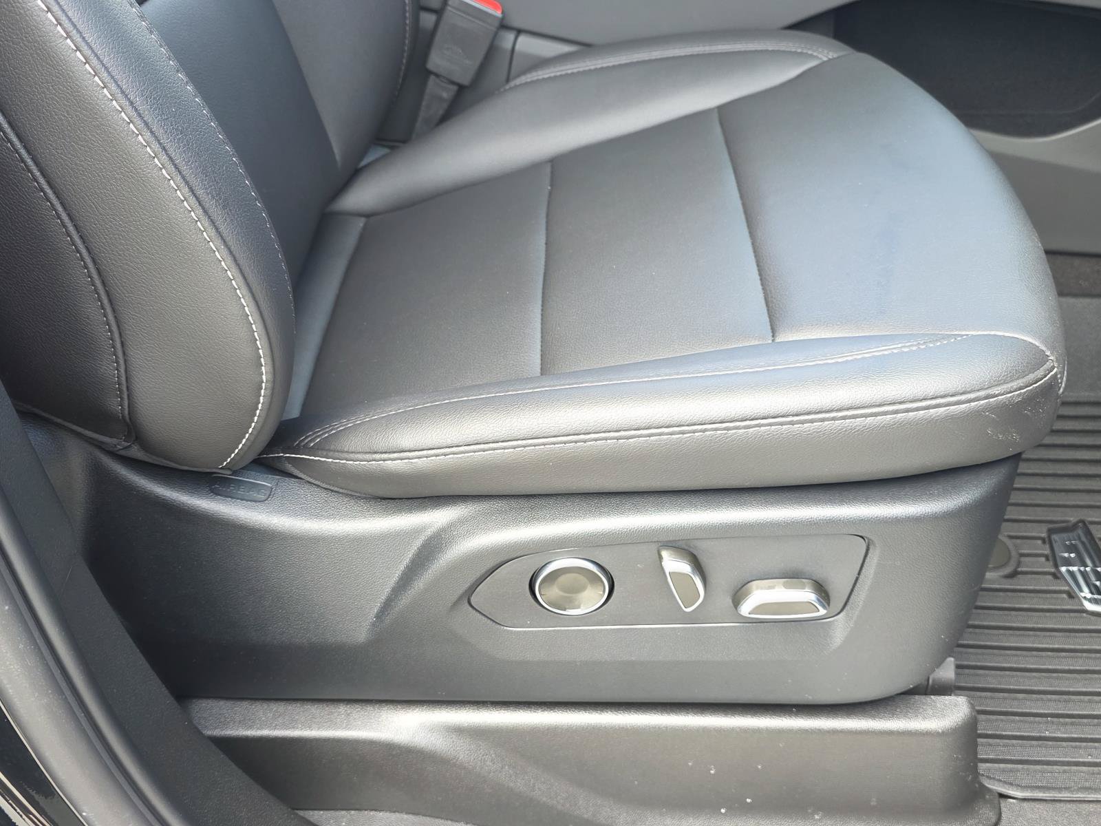 Used 2026 Cadillac Escalade 2WD w/ LPO, Floor Liner Package image 19
