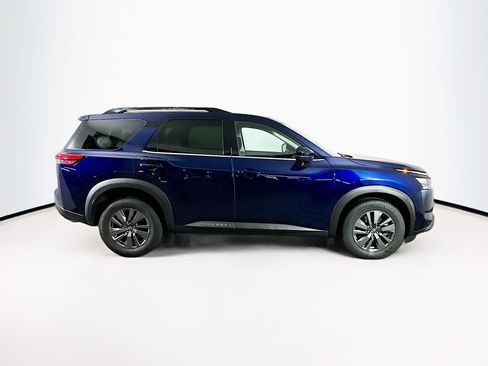 Used 2024 Nissan Pathfinder SV image 10