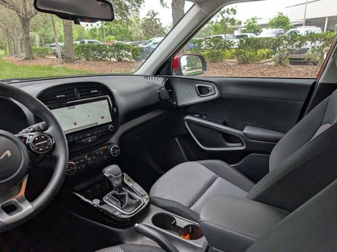 Used 2025 Kia Soul S image 14