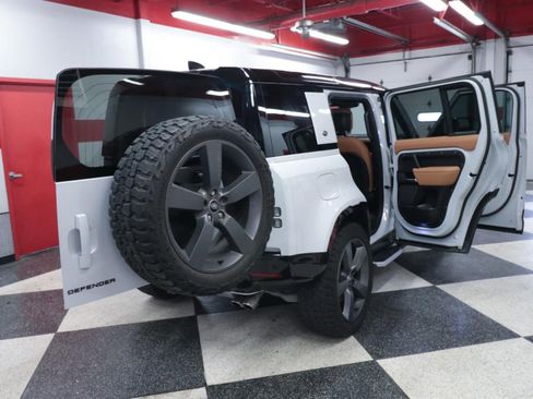 Used 2023 Land Rover Defender 110 V8 image 33