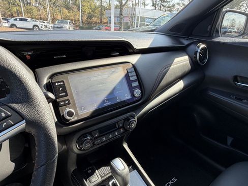 Used 2024 Nissan Kicks SR w/ SR Premium Package image 21