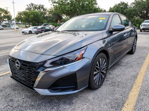Used 2023 Nissan Altima 2.5 SV FWD image 3