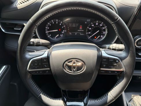 Used 2021 Toyota Highlander XSE AWD/4WD image 19