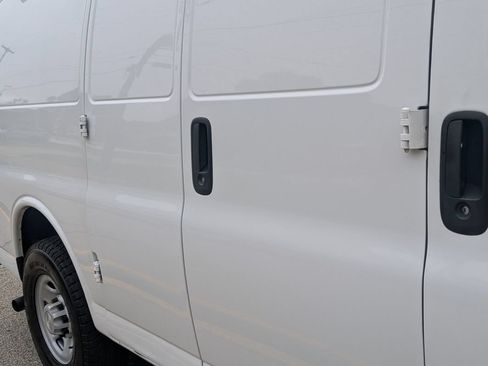 Used 2019 Chevrolet Express 2500 w/ Driver Convenience Package RWD image 21
