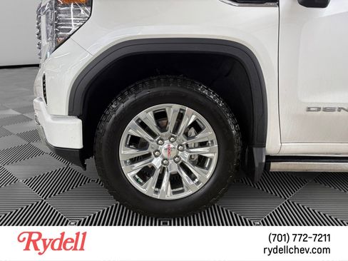 Used 2023 GMC Sierra 1500 Denali w/ Technology Package AWD/4WD image 9