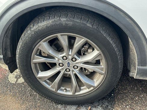 Used 2021 Ford Explorer Limited w/ Equipment Group 301A image 6