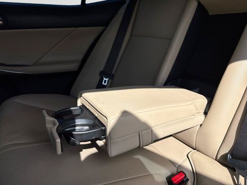 Used 2019 Lexus IS 300 w/ Premium Package RWD image 40