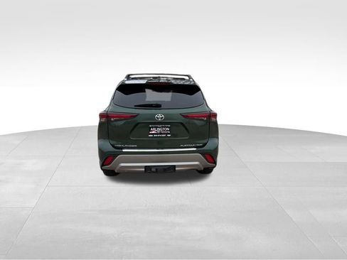 Used 2025 Toyota Highlander Platinum image 7