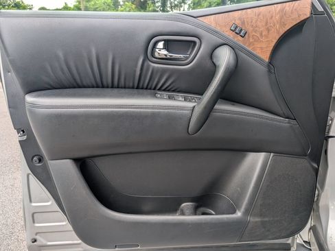 Used 2021 Nissan Armada SL w/ Captain's Chairs Package AWD/4WD image 8