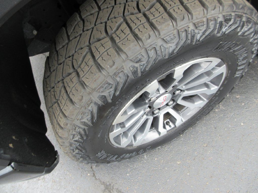 Certified 2023 GMC Sierra 1500 AT4 w/ Technology Package AWD/4WD image 15